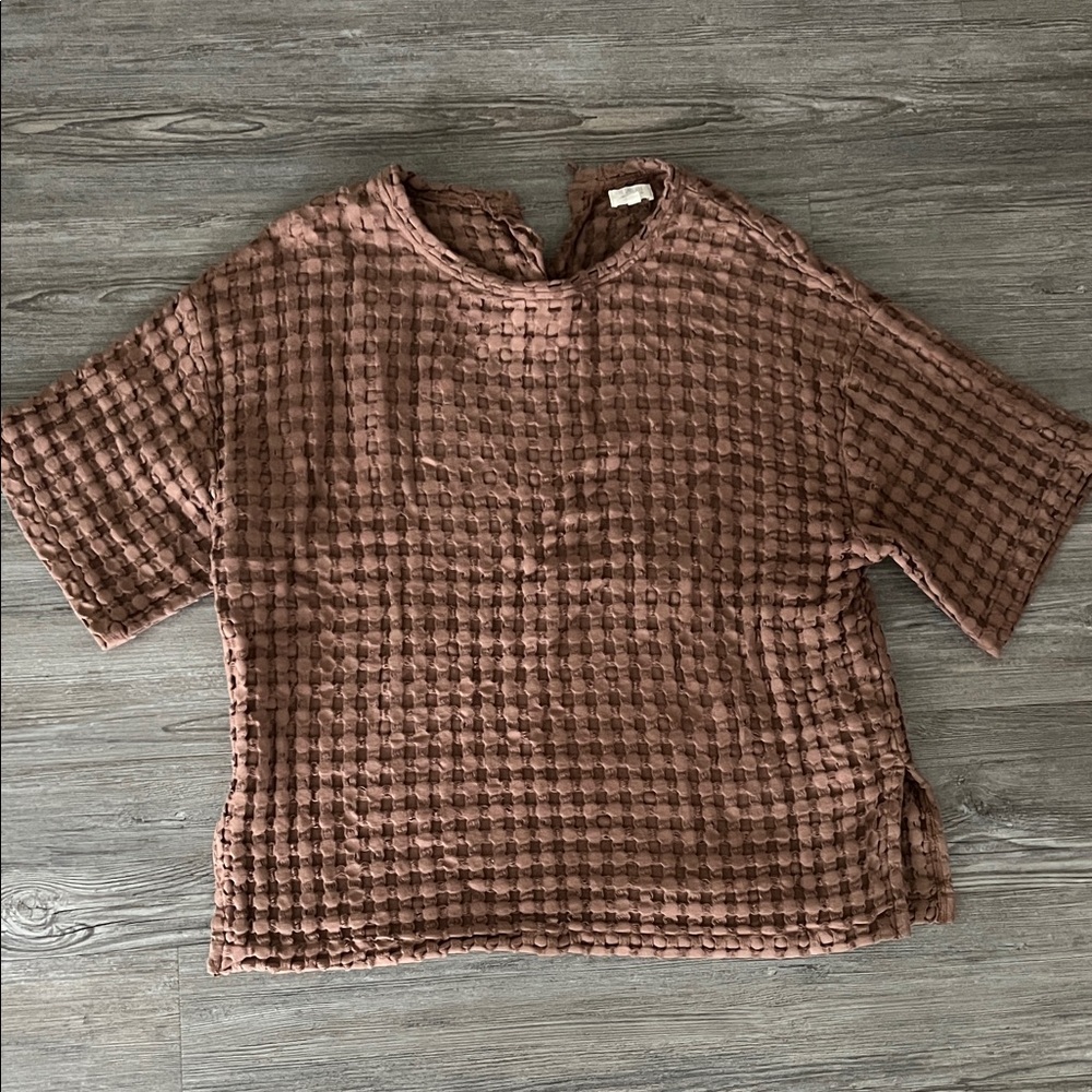 Chic Textured Short Sleeve Top in Brown, 100% organic cotton